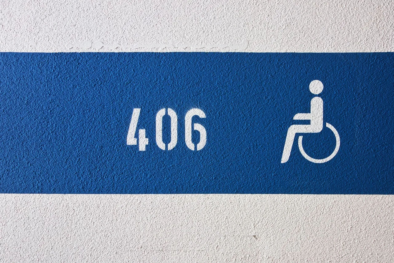Immagine che illustra il nuovo sussidio mensile di 430€ della Legge 104 con dettagli sui requisiti.